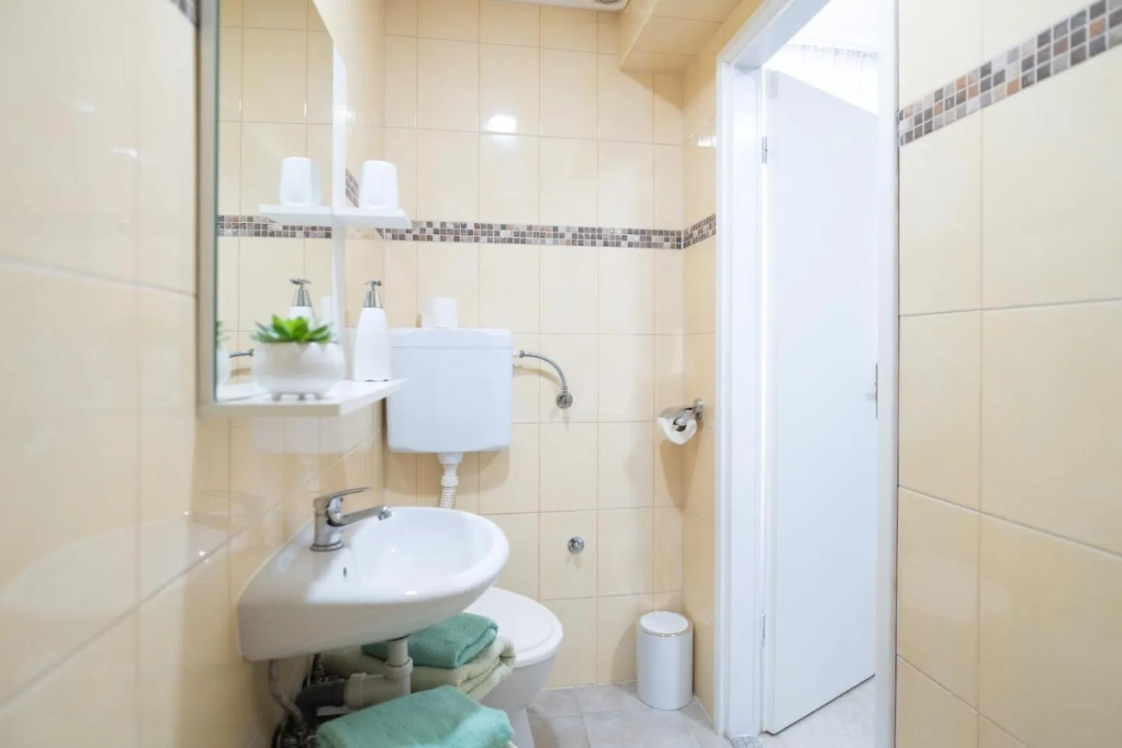 Adriatic Guest House Milic - Summer Rooms Gornji Karin Croatia