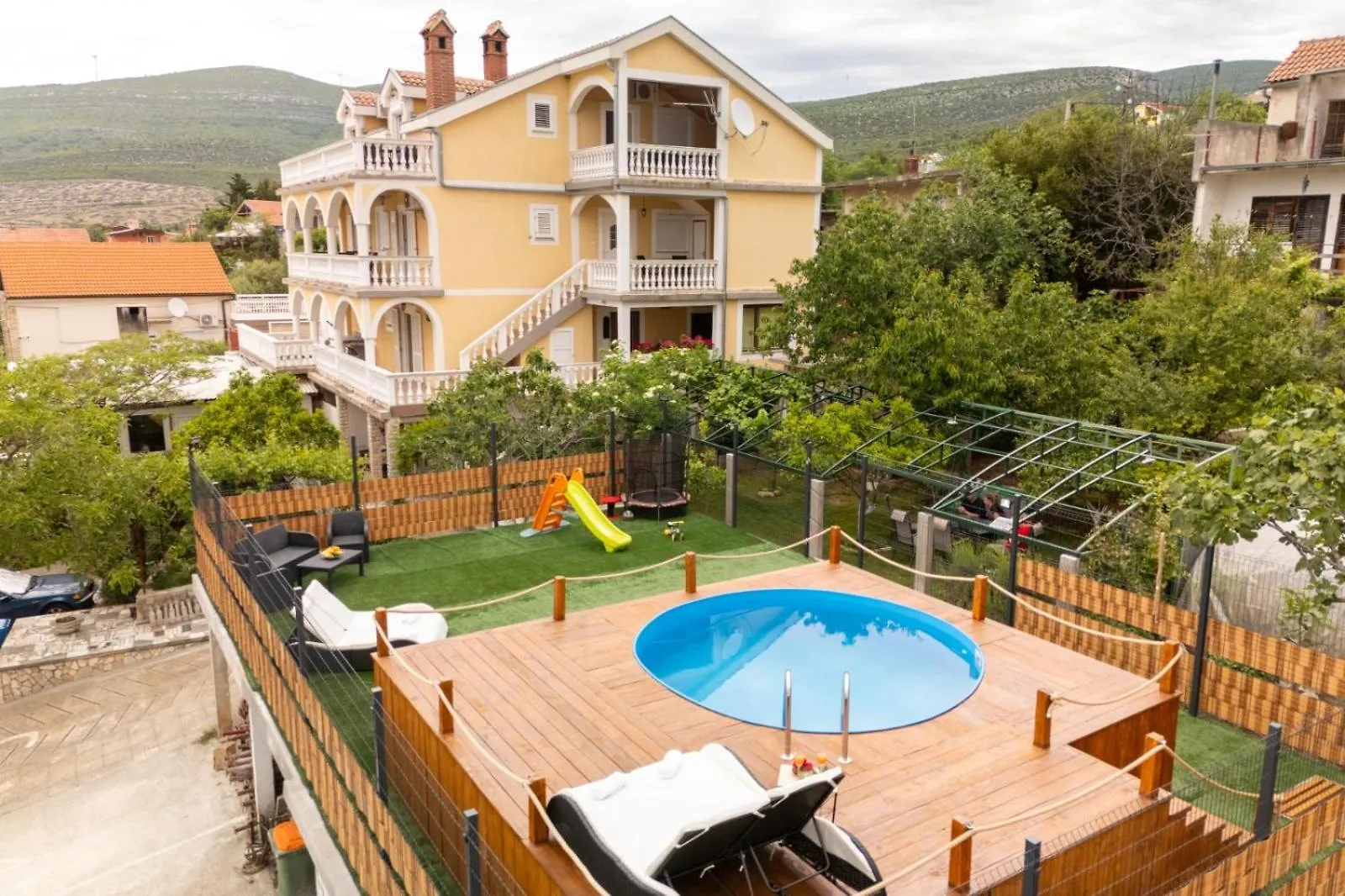 Apartment Adriatic Guest House Milic - Summer Rooms Gornji Karin